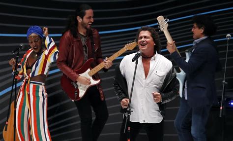 Carlos Vives' Cumbia Fest Breaks Attendance Records and Unleashes Colombian Rhythm on the World!